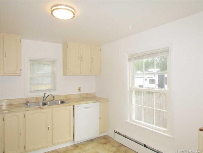 Building Photo - 99 Highview Dr