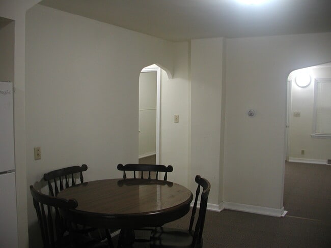 Foto del edificio - 241 E Ronning Ave