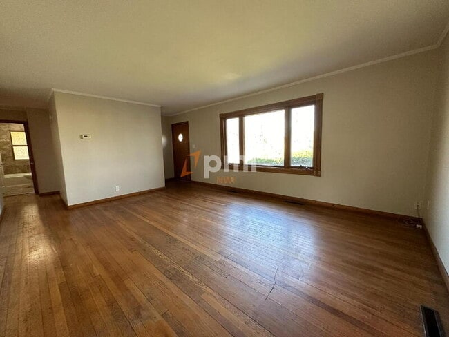 Building Photo - 202 E 250 S