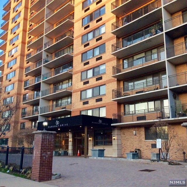 Building Photo - 60 East Parkway Drive, Unit 7M