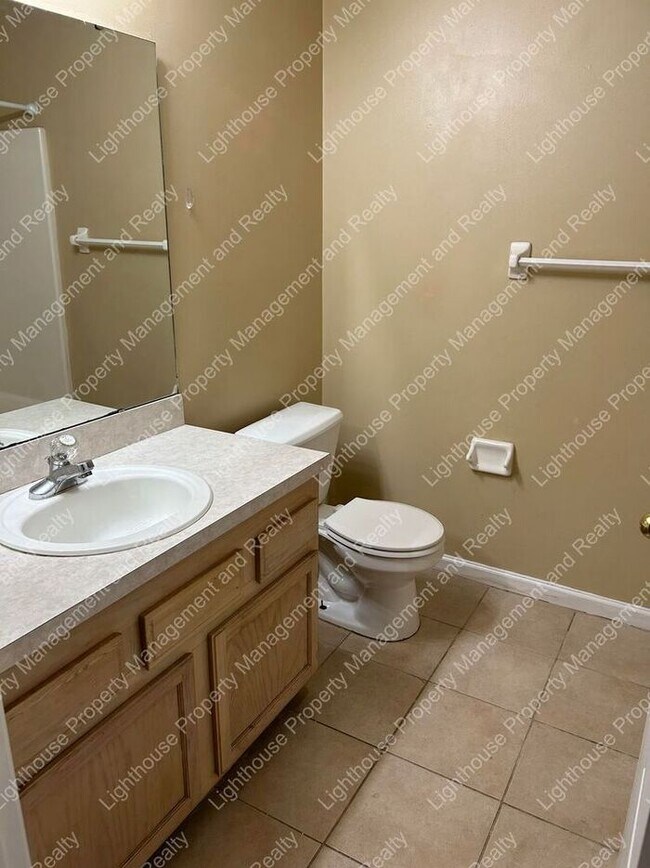 Building Photo - Beautiful Home Just Minutes to NAS JAX & 2...