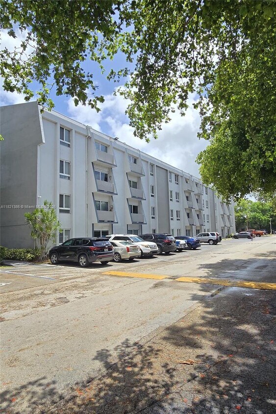 Foto principal - 11110 SW 196th St