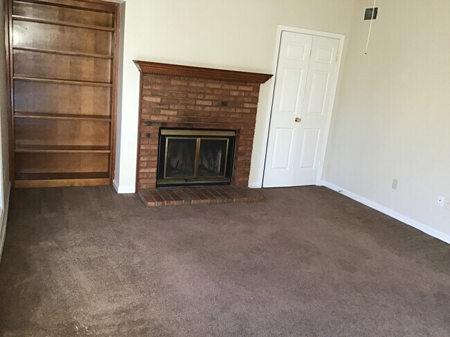 Foto del edificio - 6550 Fern Creek Dr