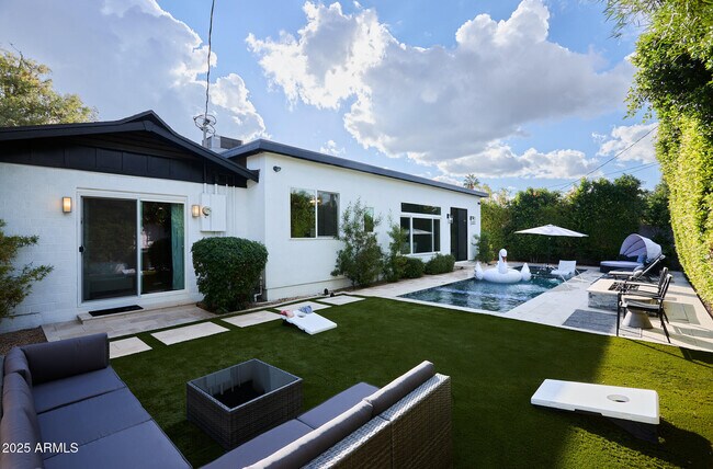 Foto del edificio - 8620 E Plaza Ave