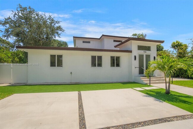 Foto del edificio - 924 NE 109th St