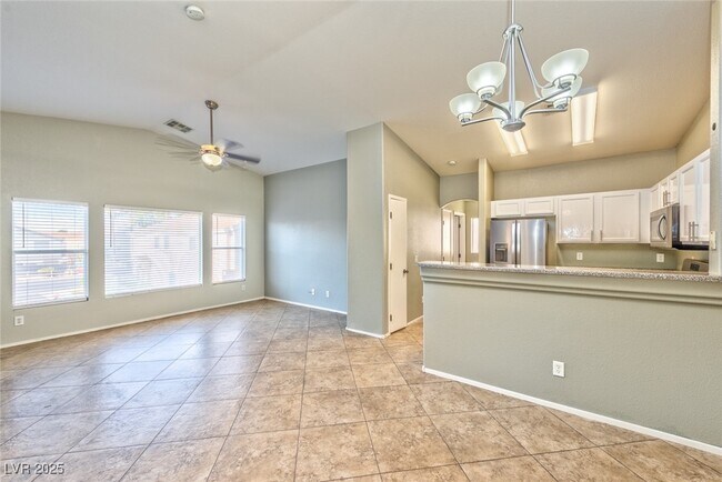 Foto del edificio - 6451 Saddle Up Ave