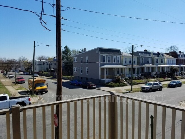 Building Photo - 600 N 32nd St