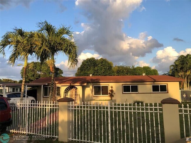 Foto del edificio - 12975 NW 18th Ct