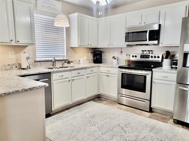 Building Photo - 1546 Englewood Dr