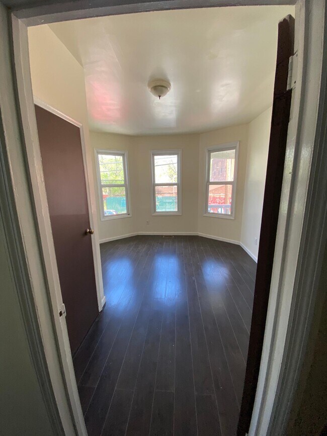 Building Photo - 494 21st St