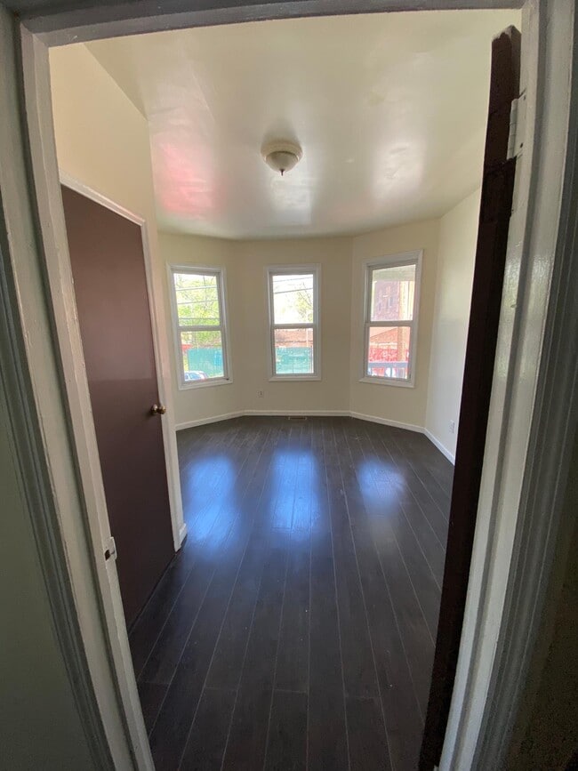 Building Photo - 494 21st St