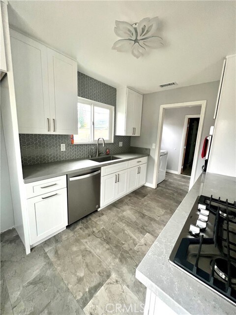 Foto del edificio - 13352 Springdale St