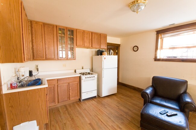 Foto del edificio - 1336 W Waveland Ave