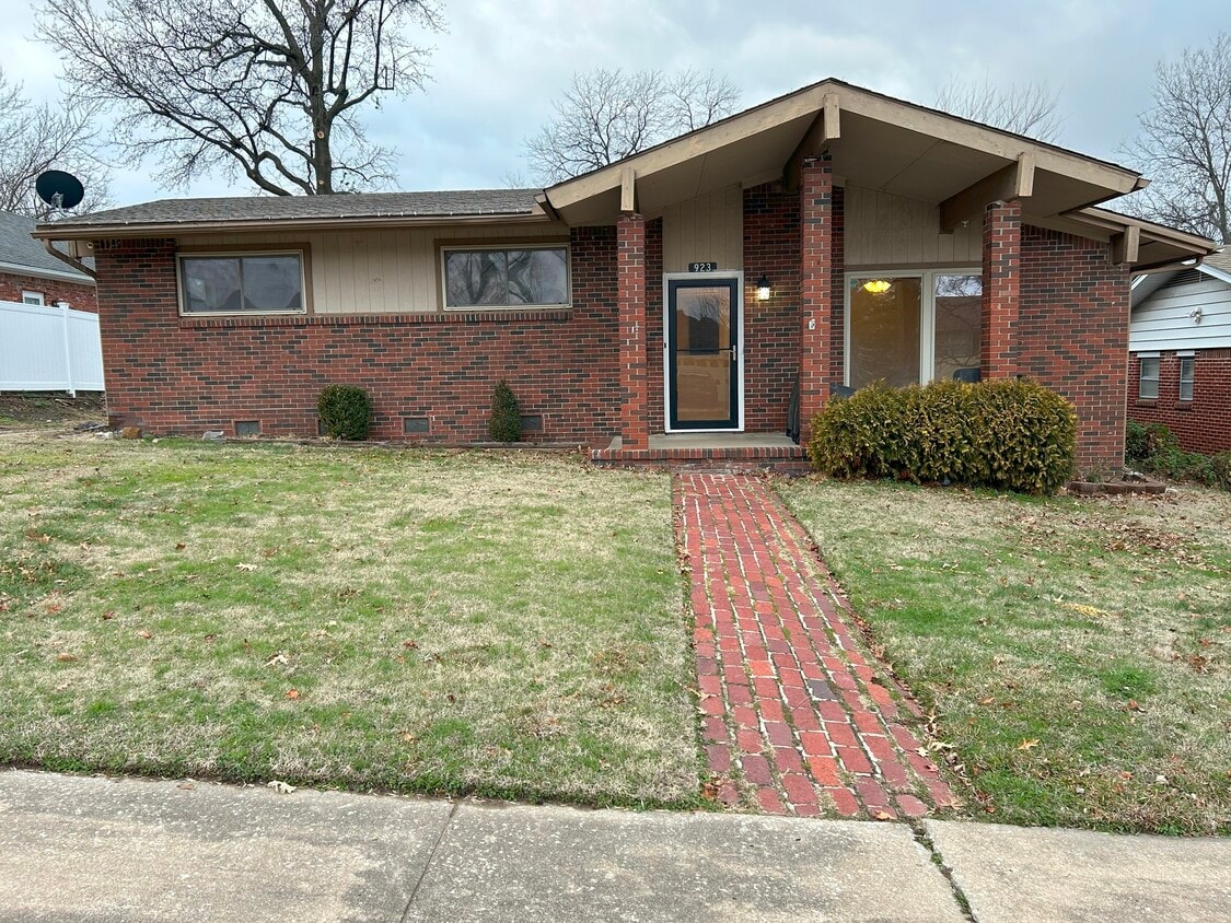 923 Macklyn Ln, Bartlesville, OK 74006 House Rental in Bartlesville