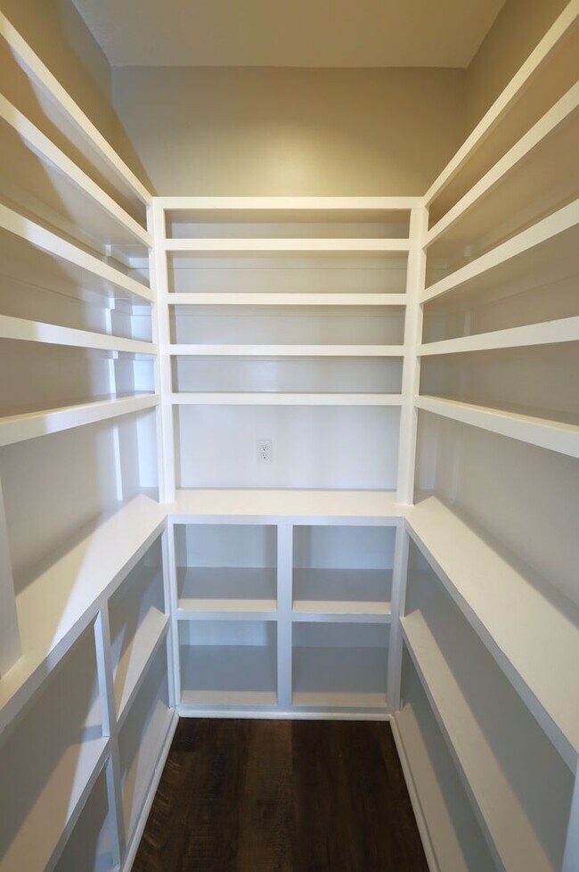 Building Photo - 121 Floyd Mcneal Dr