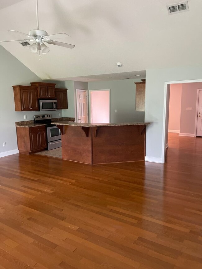 Building Photo - 1330 Lovers Lane Rd