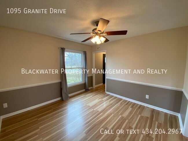 Foto del edificio - 3 Bedroom Home in The Town of Bedford