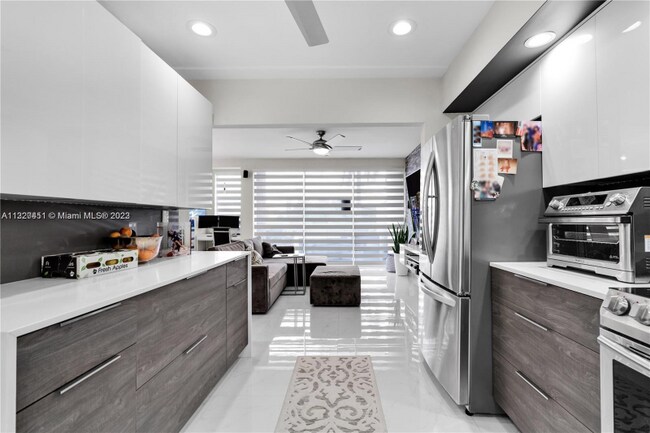 Building Photo - 9179 Fontainebleau Blvd