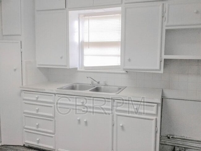 Building Photo - 3003 Avenue V