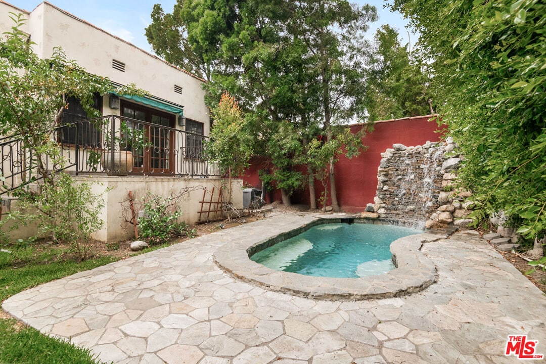 Primary Photo - 312 S El Camino Dr