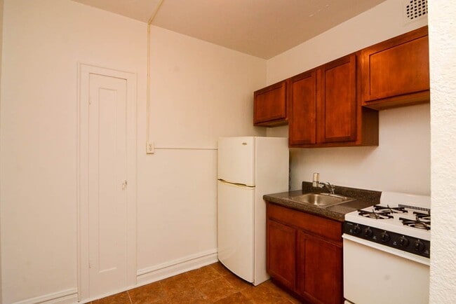 Building Photo - 4834 N Damen Ave