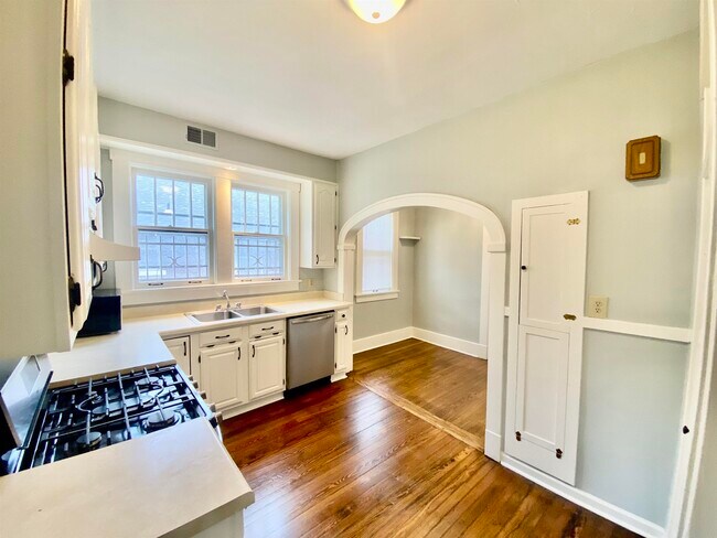 Foto del edificio - 2307 Evelyn Ave