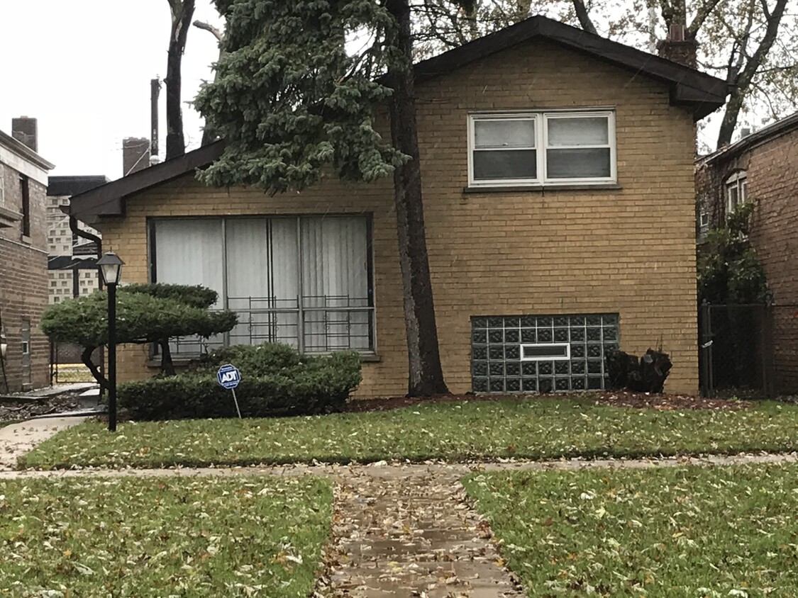 Primary Photo - 8610 S Wabash Ave