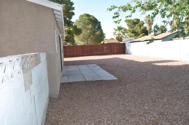 Building Photo - 401 Calaveras Ct