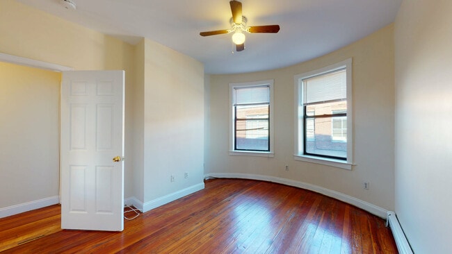 Building Photo - 13 Linden St
