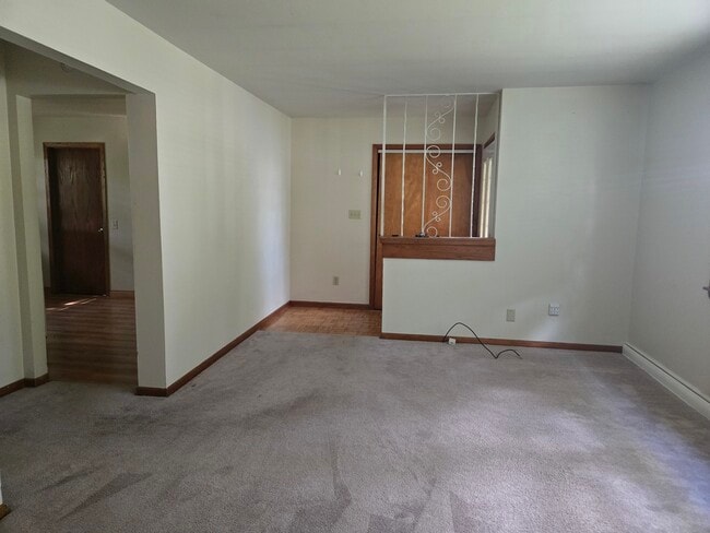 Building Photo - 608 Deerpath Dr