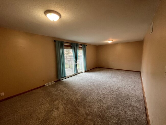 Building Photo - 2430 W Manhattan Dr