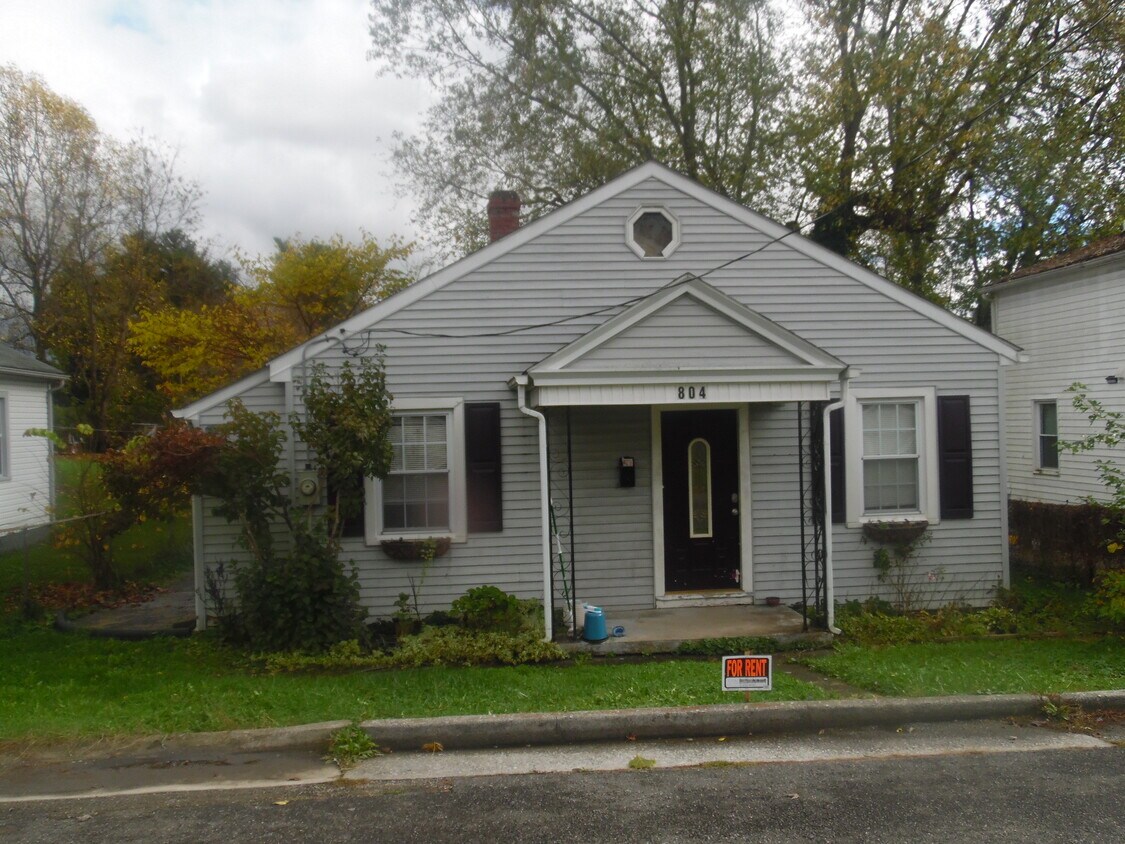 804 10th St, Radford, VA 24141 House Rental in Radford, VA