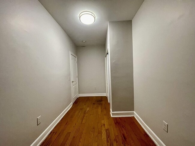 Foto del edificio - 6120 Monroe Pl