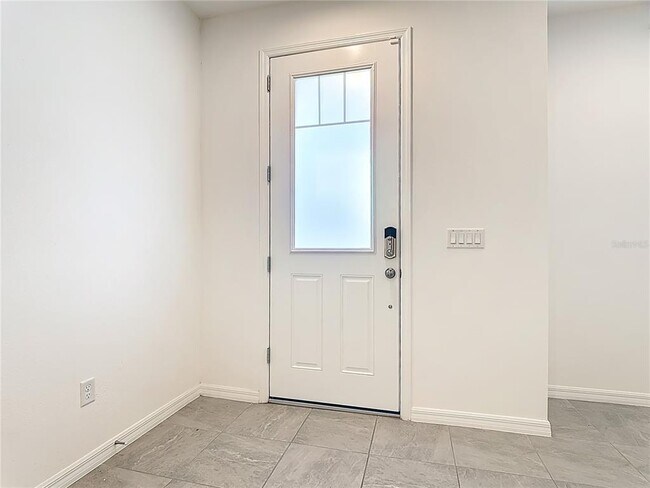 Foto del edificio - 2512 Blowing Breeze Ave