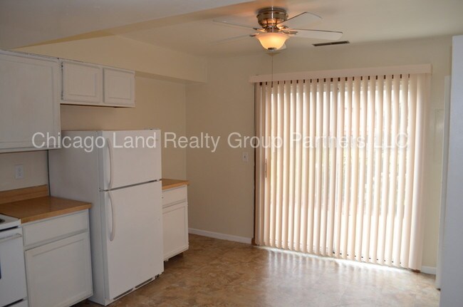 Building Photo - 1718 N Marywood Ave