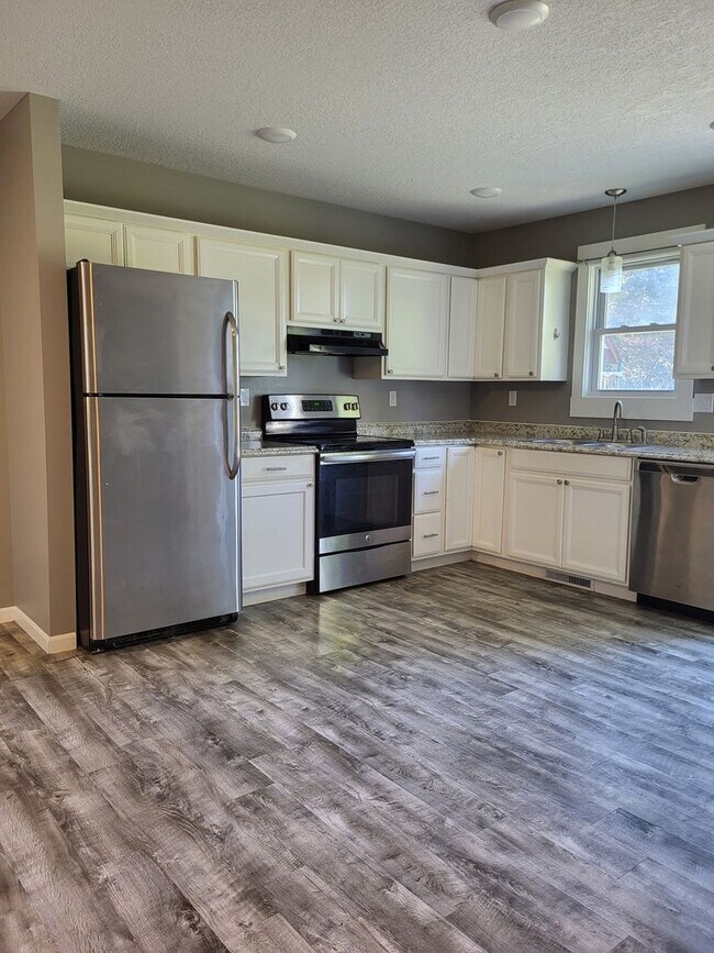 Building Photo - 2 Bedroom Duplex in Gaylord