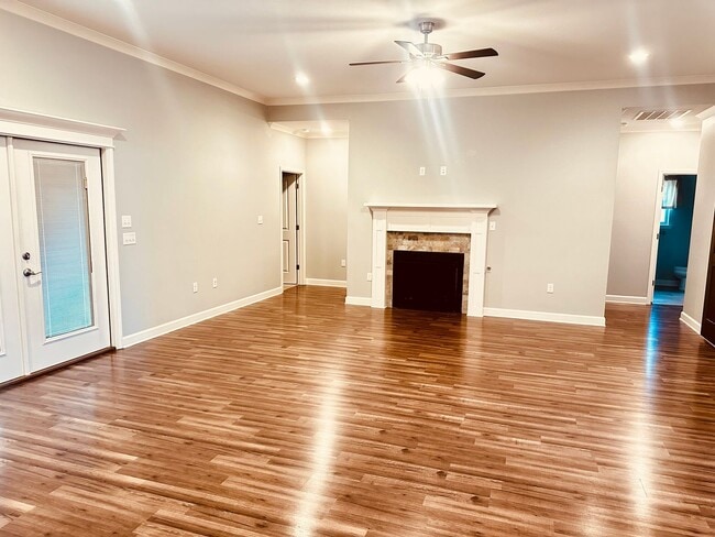 Building Photo - An Amazing Rental Home Waiting For You To Make It Yours!