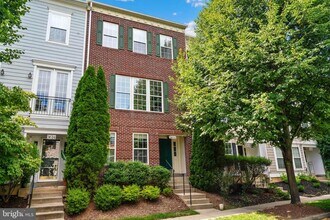 Building Photo - 3616 Sprigg St S