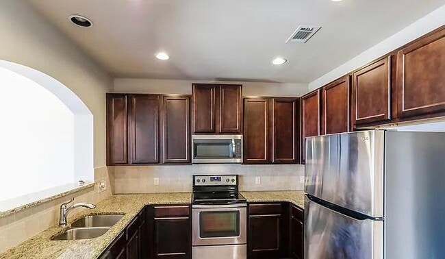 Building Photo - 2202 Black Pebble Cir