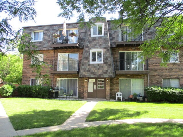 Primary Photo - 9400 Bay Colony Dr