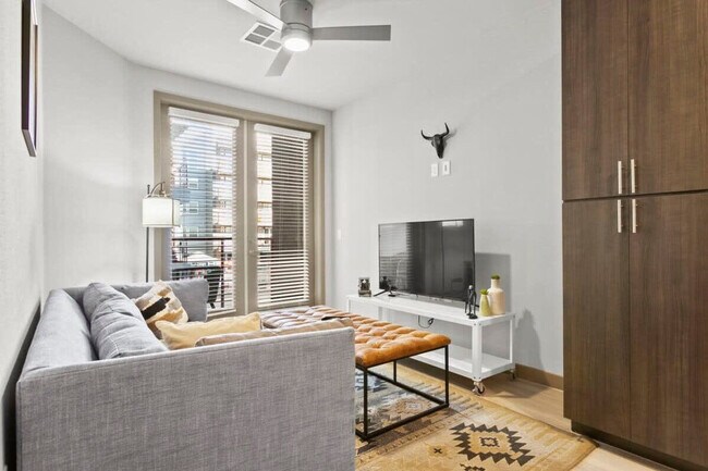 Building Photo - 400 N 2nd Ave