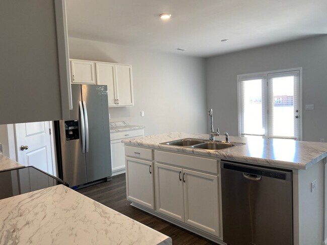 Foto del edificio - Four years old newer Four Bedroom in Meridianville