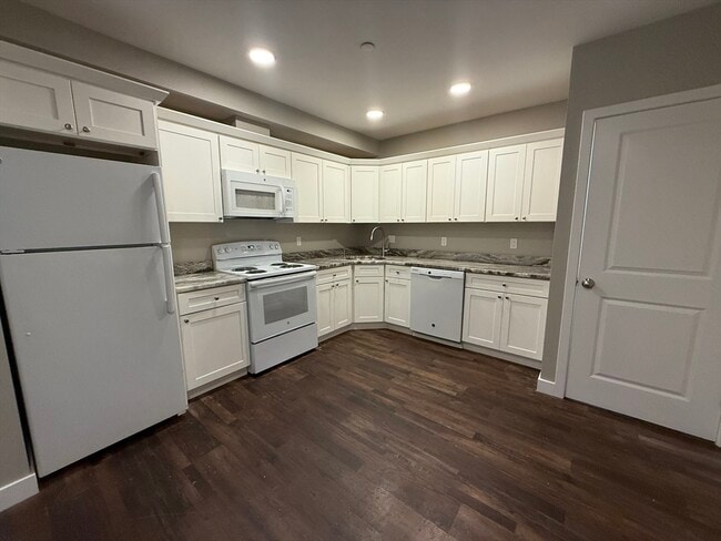 Building Photo - 123 Shirley Ave