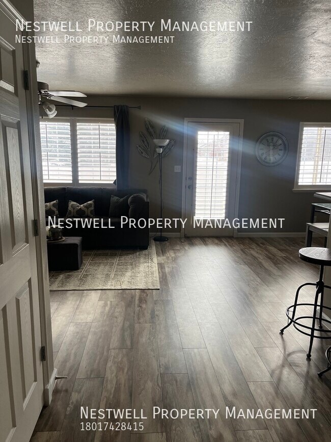 Foto del edificio - Beautiful Townhome in South Jordan. Short ...