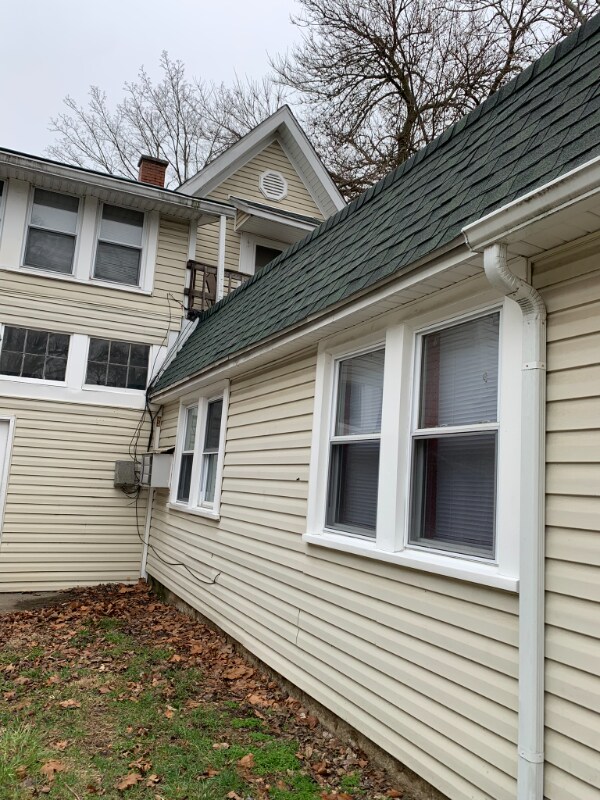 Building Photo - 115 Sycamore St Building Photo - 115 Sycamore St