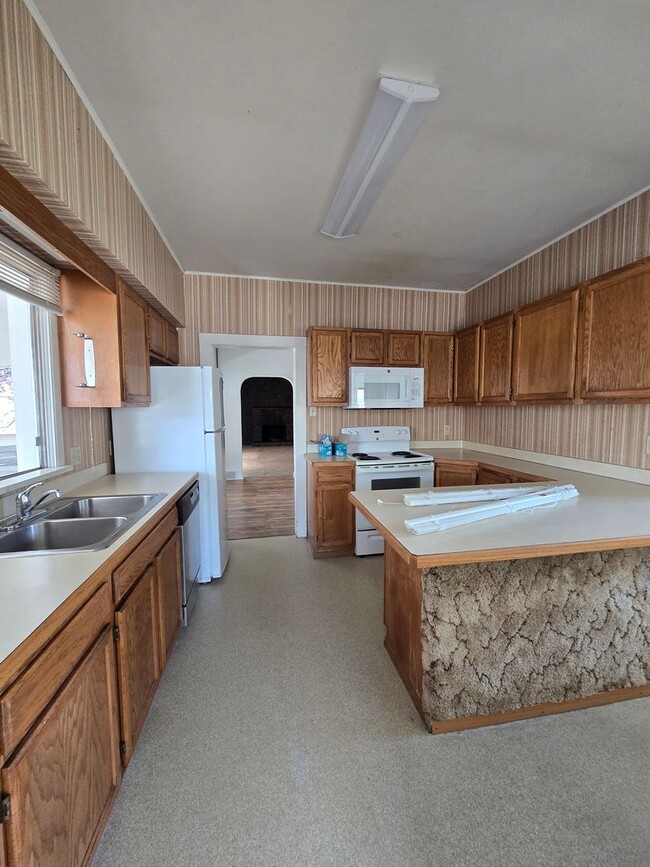 Building Photo - LEWISTON HOME