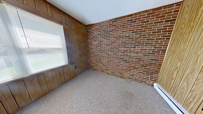 Building Photo - Rear Unit