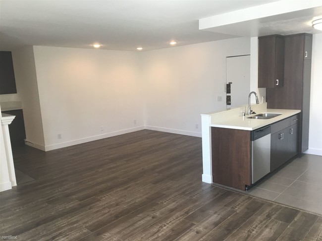 Building Photo - 1 br, 1 bath  - Gardner Royale