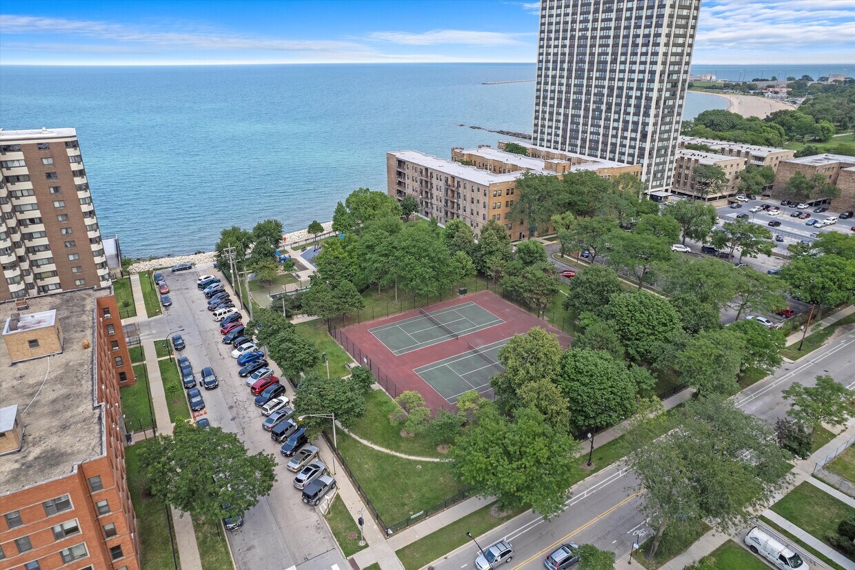 Foto del edificio - 7412 S South Shore Dr