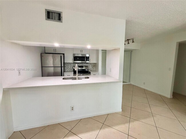 Building Photo - 7137 Golf Colony Ct